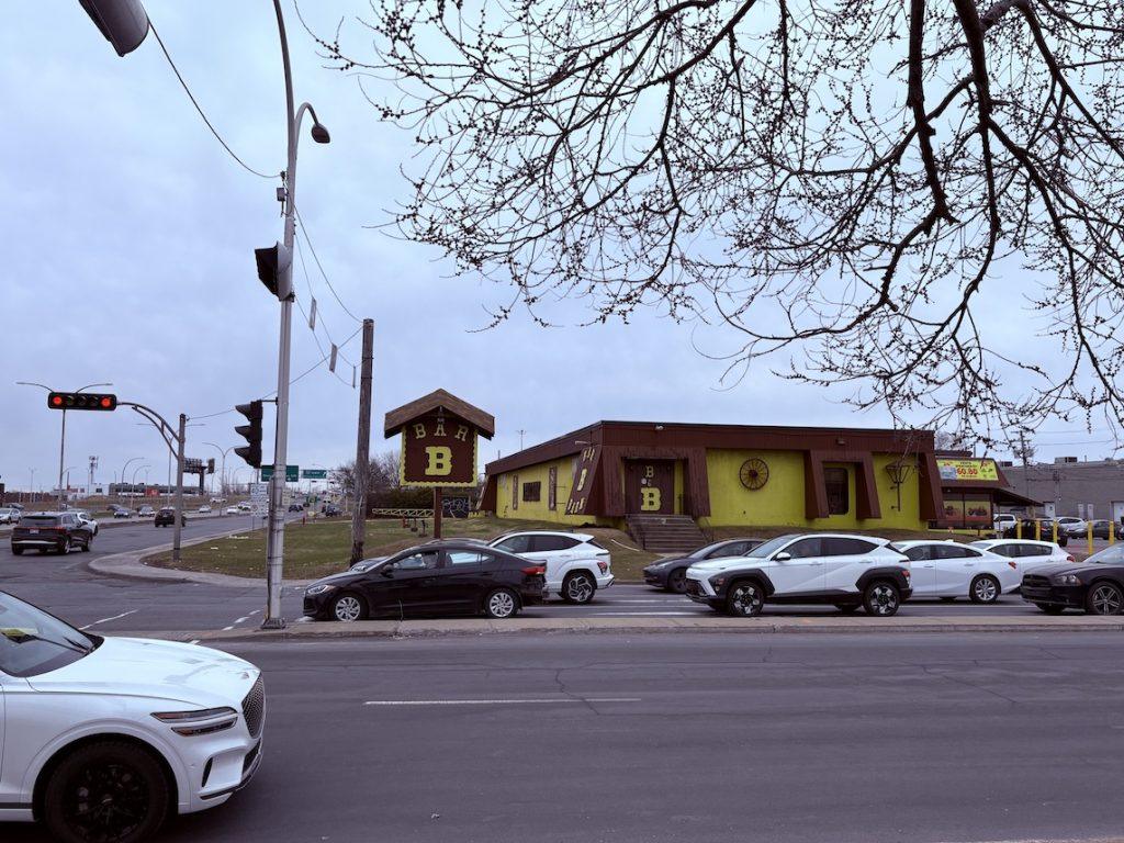 Bar B barn